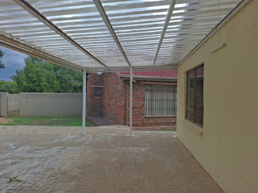 5 Bedroom Property for Sale in Fichardt Park Free State